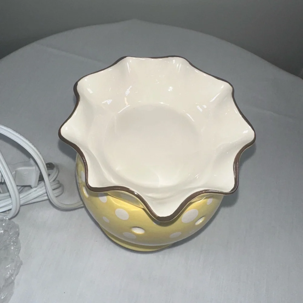 NEW Scentsy Dotty Full Size Warmer Ceramic Yellow White Polka Dot